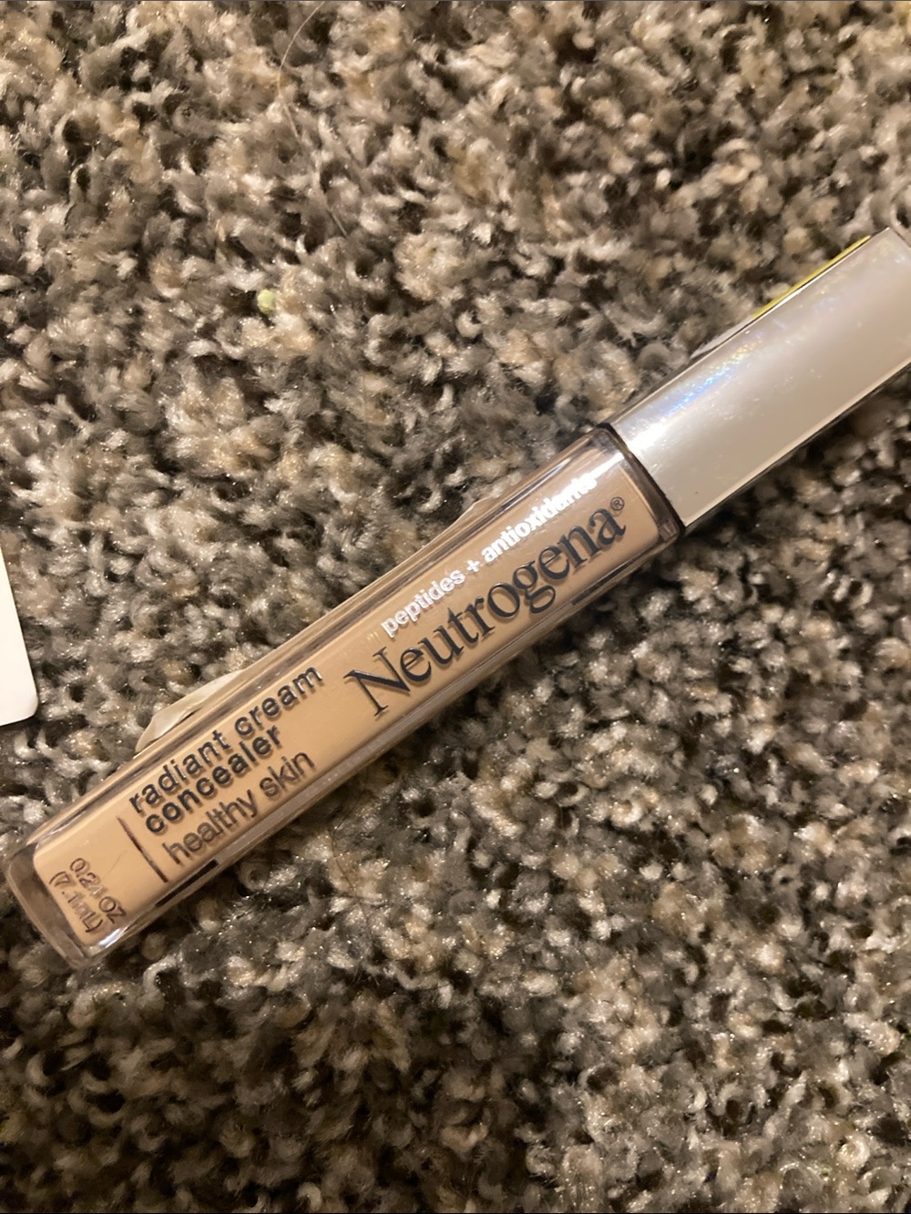 Neutrogena peptides and antioxidant, radiant cream concealer